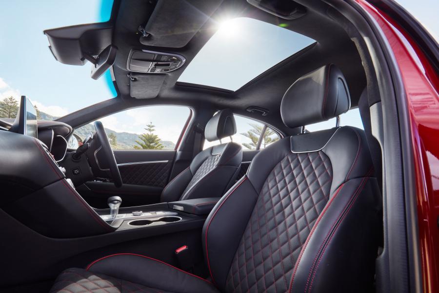 Интерьер Genesis G70 3.3T 2019 года  (AU) (фото 38 из 40)